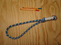 Braided loop icy river Braided loop in wit, blauw en zwart met wit handvat