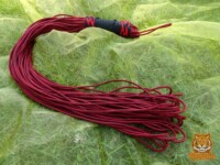 Loop flogger black & red Loop flogger in red and black