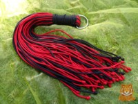 Black and red knot flogger Knot flogger in red and black