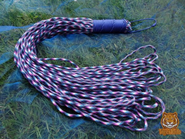 Loop flogger in a multicolour cord in blue, pink and white