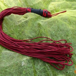 Loop flogger in red and black